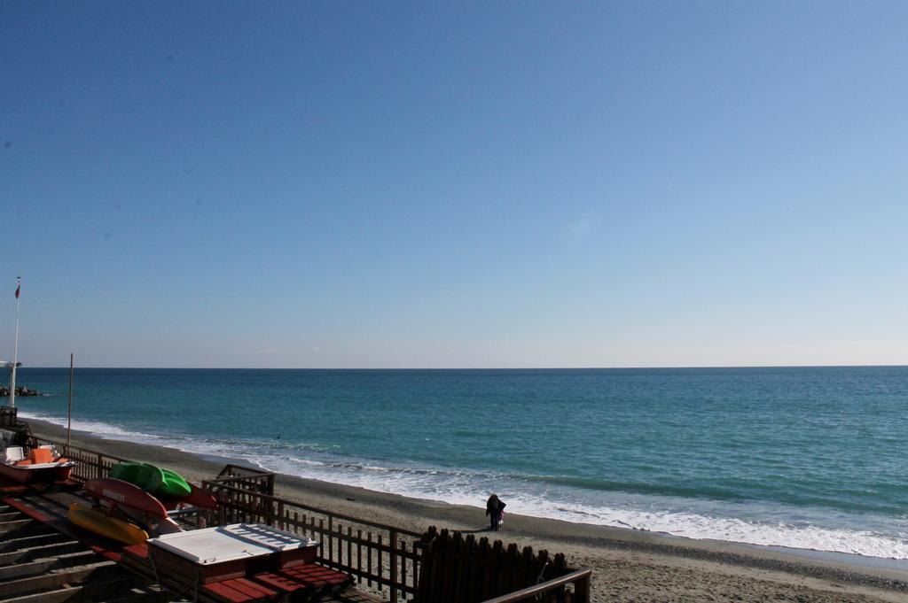 House Betty By Holiday World Albisola Superiore Esterno foto